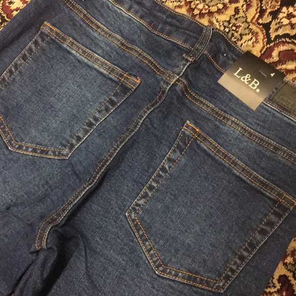 🆕💙Listing. Embroidered Skinny Jeans - Picture 8 of 8